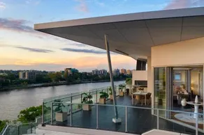 Stunning Waterfront Penthouse 3 or 4 Bedrooms - Image 4