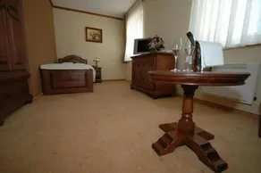 Husarik Hotel - Image 3