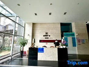 Pinke Service Apartment - Image 4