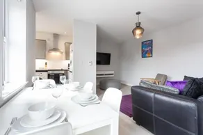 Pillo Rooms Apartments - Trafford - Image 5