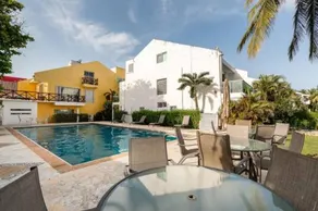VILLA CHLOE. Modern 4 rooms house with pool - Image 2
