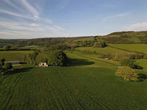 Impeccable Shepherds hut Sleeping up to 4 Guests - Image 3