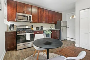 1BR Delightful Apartment in Ravenswood - Image 3