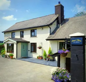 Stone's Throw Bed And Breakfast - Image 2
