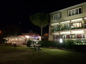 Flora Hotel - Image 2