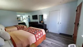 Super 8 Van Horn - Image 3