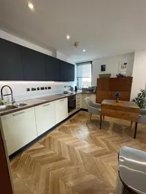 Cosy 1 bedroom apartment with balcony near Chiswick - Image 5