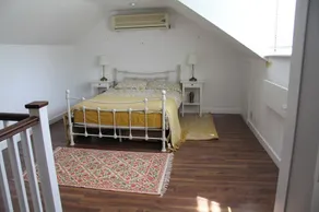 Woodlands Cozy Cottage in Gerrards Cross, Sleeps 2 - Image 2