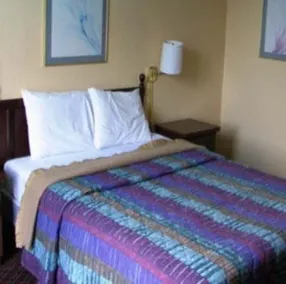 Deluxe Inn - Image 2
