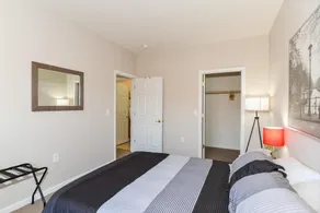 ☆Updated Uptown 2BR Apt + Fully Equipped/Furnished, 5 Min Downtown☆ - Image 2