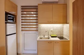 Impeccable 1-Bed Apartment In Schinias Beach - Image 5