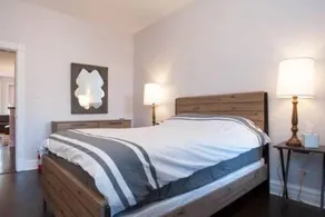 2142 West Walton Apartment - Image 3