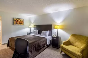 Clarion Inn - Image 3