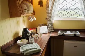 Shrublands Farm Shepherd's Hut - Image 2