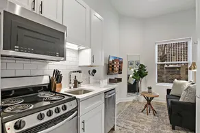 Elite Studio Apt near Shops in Uptown - Image 3