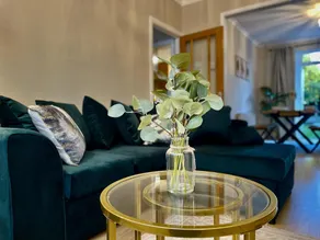 Stylish 3-bed House in Hornchurch - Free Parking - Image 5