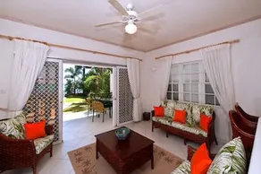 Leith Court Beachfront Apartments - Image 4