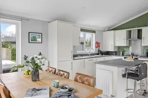 Clover Lodger, 32 Roadford Lake Lodges, Lifton - Image 2