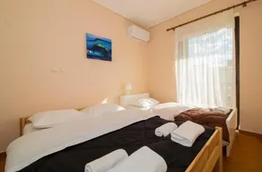Laconian Collection Thermopylon Road Comfy Apartment - Image 5
