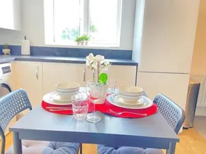 Luxurious and Spacious 2 Bedroom Flat - Image 2