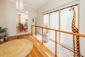 Large 150sqm Deluxe Suite with Pond View, close to Noosa & Eumundi - Image 2