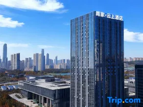 Velvet Sky Hotel - Image 5