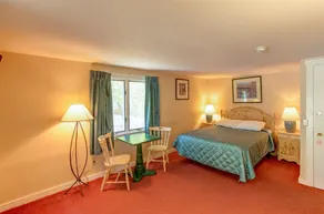 Mountaineer Inn at Stowe - Image 3