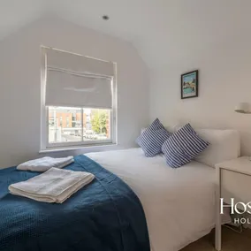 Stunning Character House In The Centre of Henley - Image 4