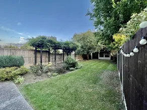 Stylish 3-bed House in Hornchurch - Free Parking - Image 3