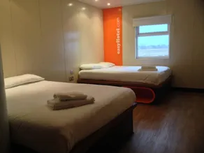 easyHotel London Heathrow - Image 5