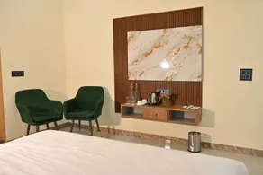 The Dollar Hotel & Resort - Image 2
