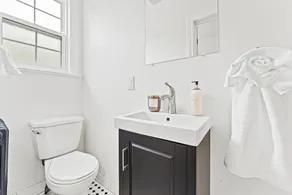 Private Studio Apartment in Burlington - U5 - Image 4