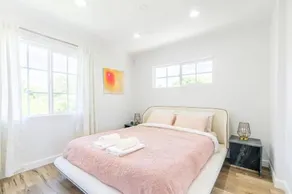New luxury entertaining house with Pool Spa Sauna Tesla charger Pets - Image 3