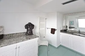 Island House - Image 5