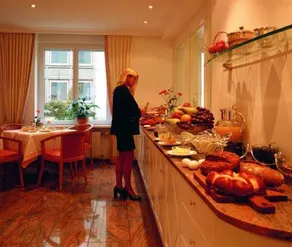 Hotel Central - Image 4