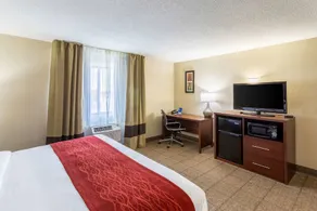 SUPER 8 BY WYNDHAM WAUKESHA - Image 3