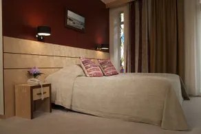 Royal Square Hotel & Suites - Image 4