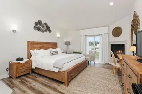 Lakeshore Inn - Image 4