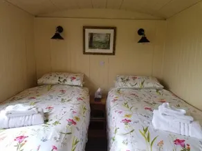 Rhydydefaid Cwt Clyd - Cosy Hut - Image 5