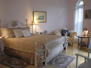 English Country Garden Bed and Breakfast - Image 2