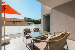 Mirjana House With Apartments - Image 3