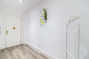 Apartamento reformado con parking - Image 4