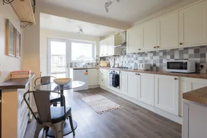 3br-Garden-FreeParking-NearTownCentre - Image 4