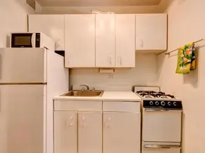 2 Bedroom Apartment Hell's Kitchen - Image 4