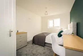 King St Contractor Accommodation 6 bed 6 bath free parking for vans - Image 5
