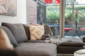 Stylish Port Melbourne Pad - Stylish, practical apartment near beach with outdoor terrace, gym and p - Image 3
