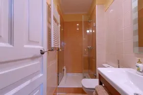 Apartamento en casa con jardín + garaje. E-BI-201 - Image 5