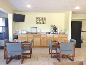 Americas Best Value Inn & Suites - Image 5