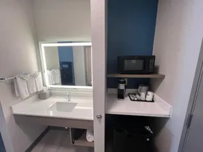 Quality Inn & Suites - Image 3
