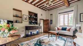 Lavish Tudor Estate Gardens - Sleeps 25 - Image 3